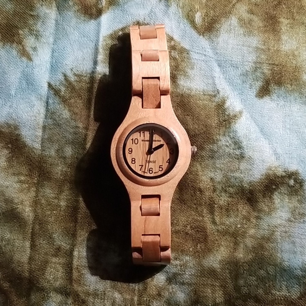 TENSE WOODEN WATCH